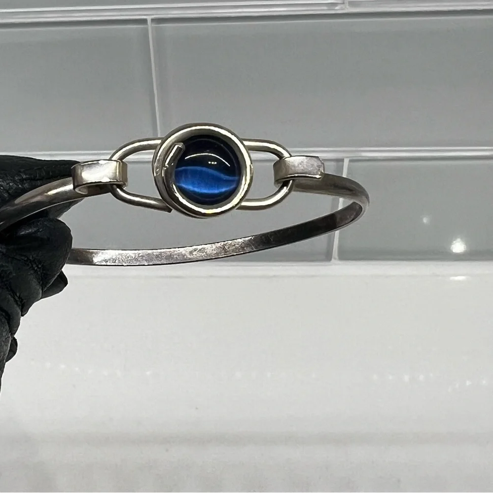 Vintage Silver Bangle Bracelet with enclosed Blue Stone Gemstone - Picture 1 of 6